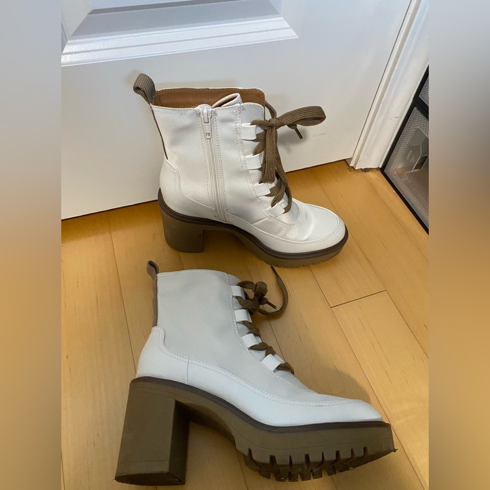 Chunky White Boots Size 7
